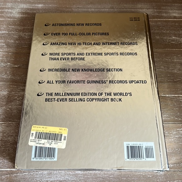 Millennium Edition Guinness World Records 2000 - Picture 2 of 6